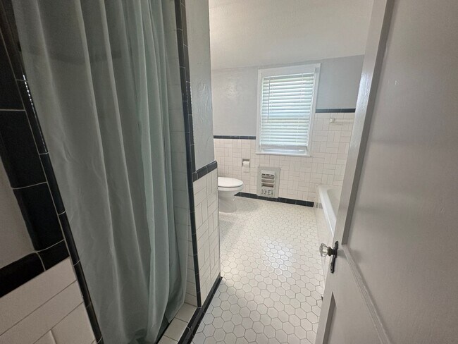 Building Photo - 425 Louisiana Ave