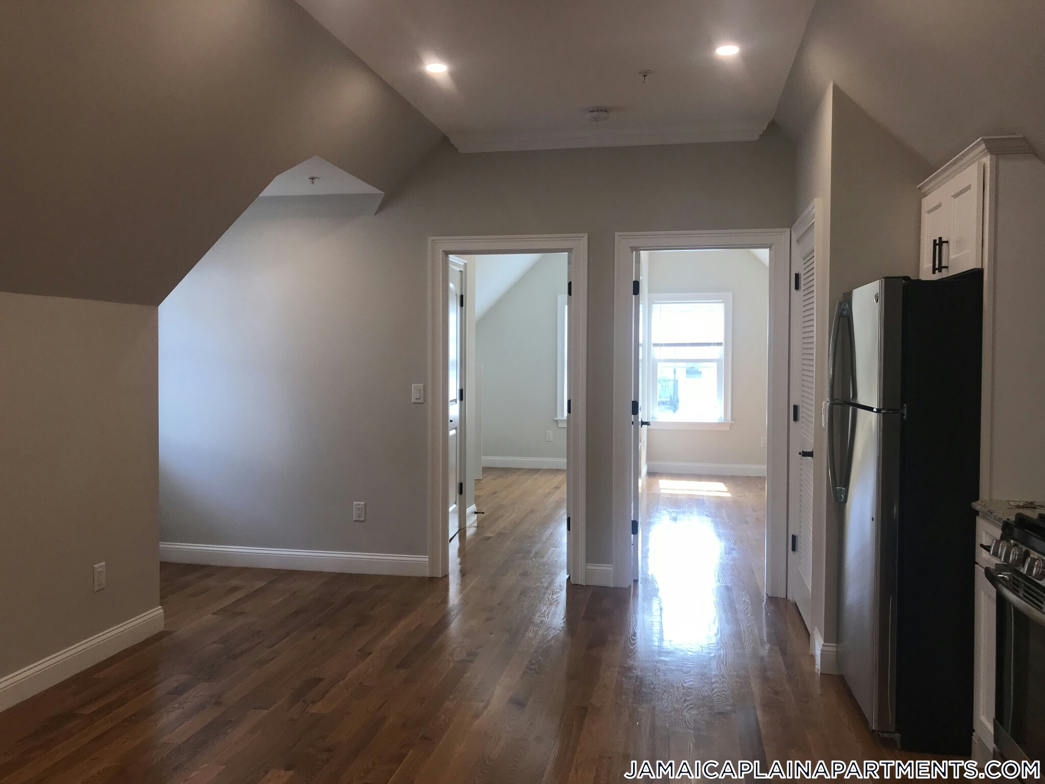 Building Photo - 9-11 Woodside Ave.