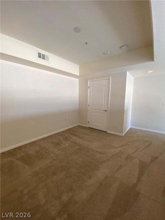 Building Photo - 20 E Serene Ave