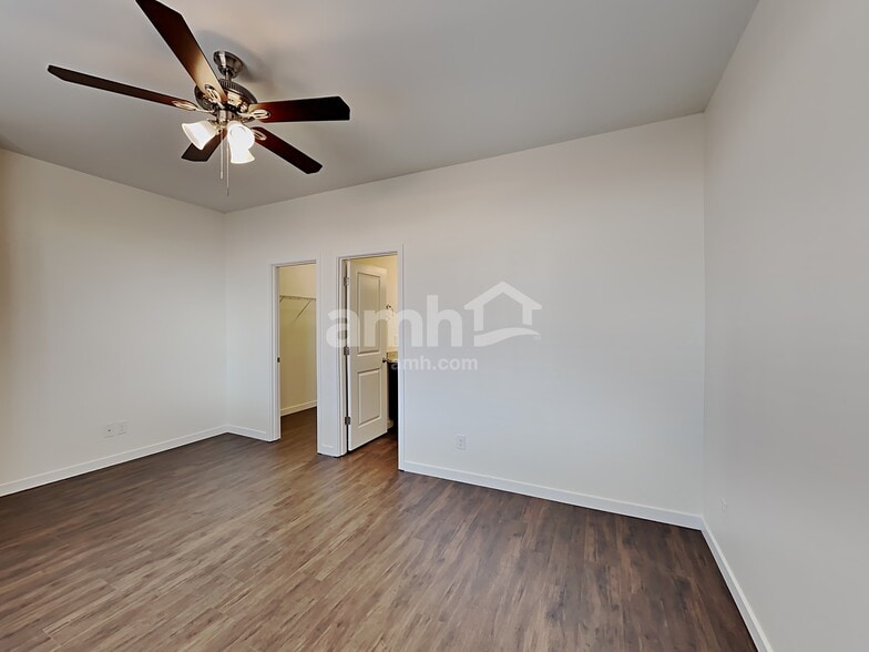 Building Photo - 19232 18th Ave Ct E