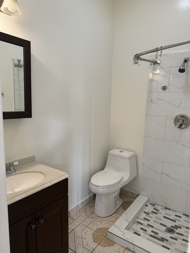 Bath room - 11505 Hatteras St