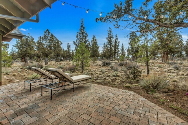 Building Photo - Rare Tumalo Retreat on 10 Acres with Barn!