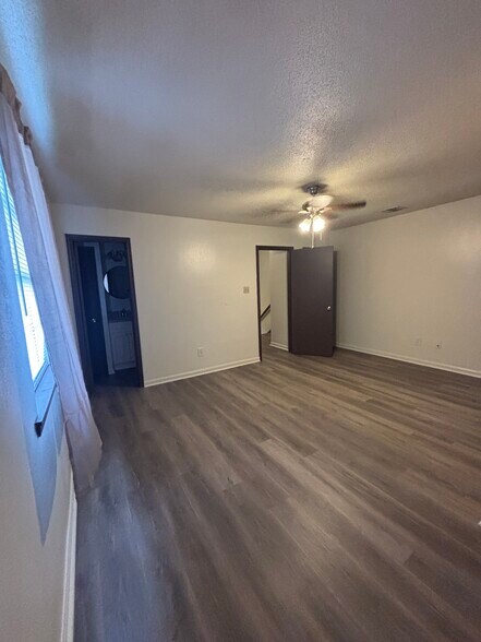 Building Photo - 4220 Lac Couture Dr