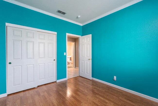 Building Photo - A SUPERB AND STUNNING 4 BEDROOM HOME IN TR...