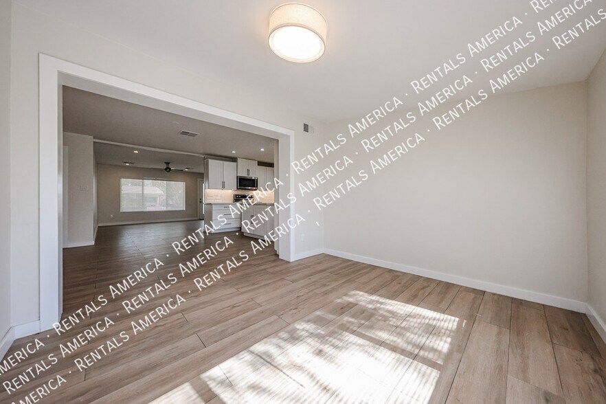 Building Photo - 105 E Hermosa Dr