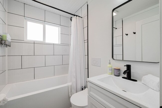 Building Photo - 3413 N 8th St