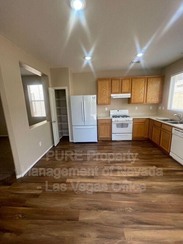 Building Photo - 9360 Fort Bayard Ave