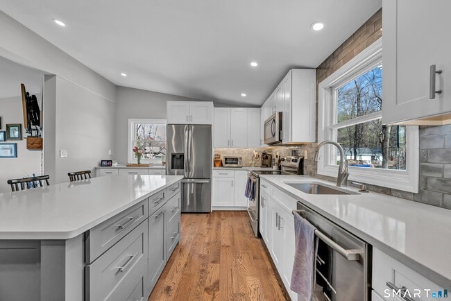 Building Photo - 10 Grove Pl