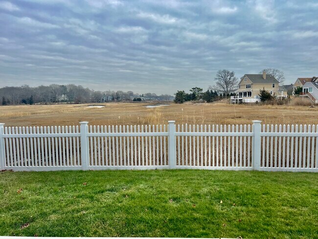 Building Photo - 23 Linden Ln