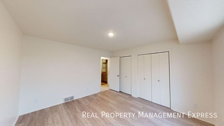 Building Photo - Stunning 4-Bedroom 2-Bathroom Home with Fully Fenced Yard