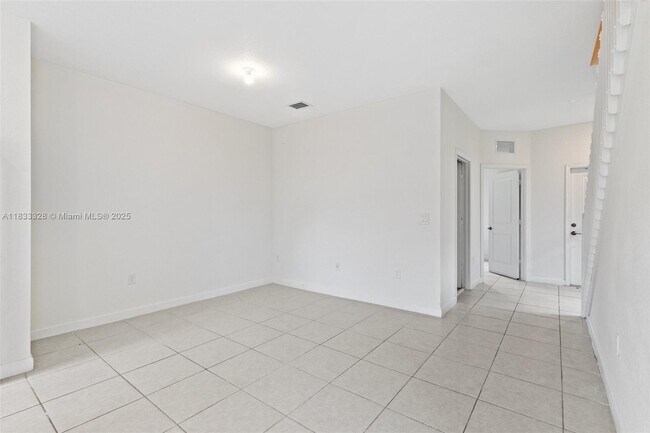 Building Photo - 965 NE 211th St