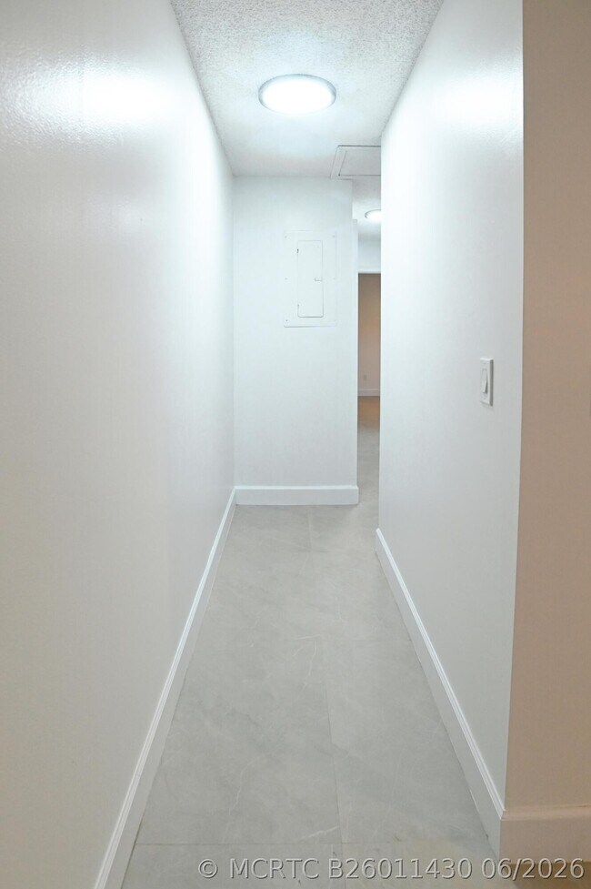 Building Photo - 1148 Summit Trail Cir