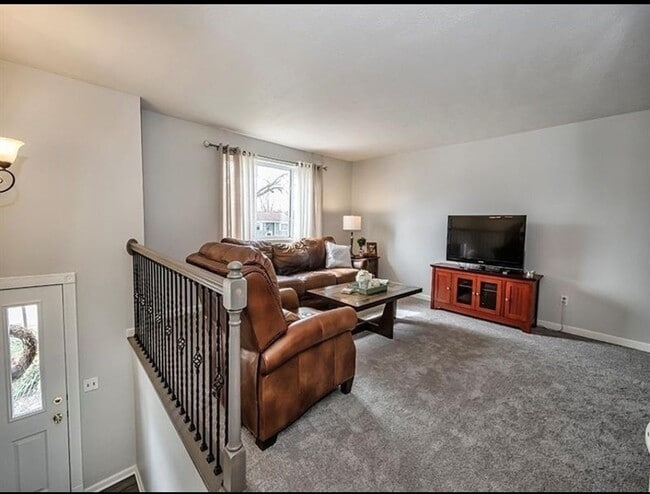 Building Photo - 265 Constellation Dr