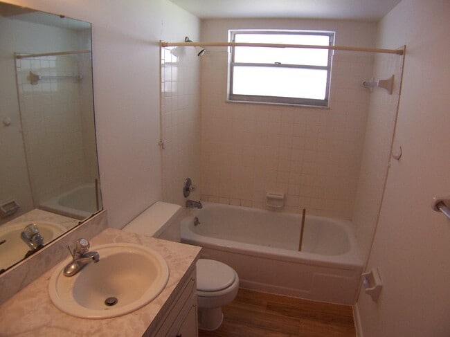 Building Photo - 3 Bedroom Home Near Lake Shipp
