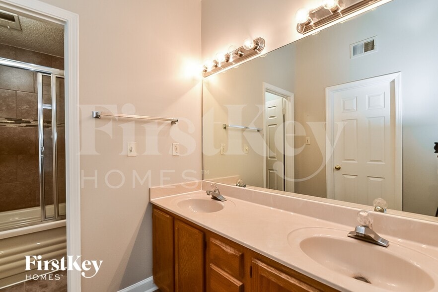 Building Photo - 6464 Evergreen Dr