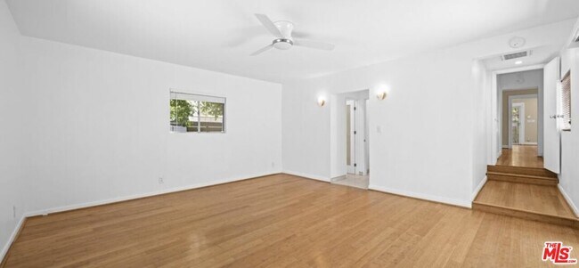 Building Photo - 1149 N Poinsettia Pl