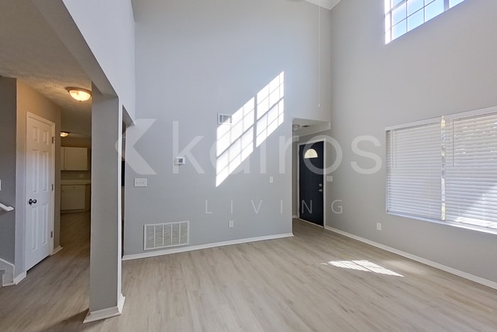 Building Photo - 3160 Creekwood Dr