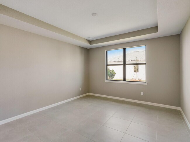 Building Photo - 837 SE Courances Dr