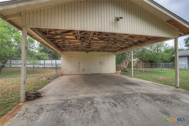 Building Photo - 334 Craddock Ave