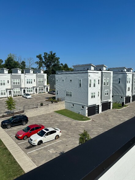 Building Photo - 500 Creative Way
