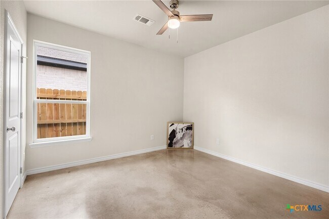 Building Photo - 410 W Avenue C