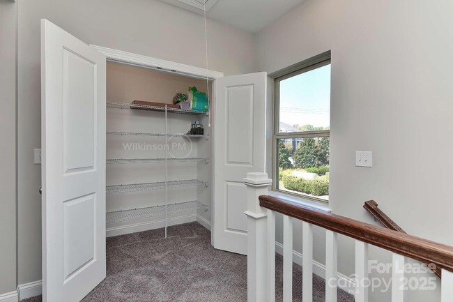 Building Photo - 8765 Aspinwall Dr