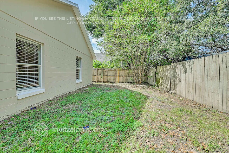 Building Photo - 5621 Piney Ridge Dr