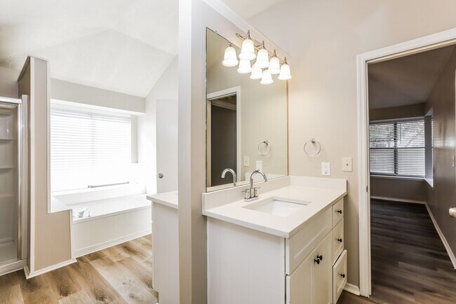 Building Photo - 7049 Ivy Pointe Row