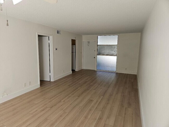 Building Photo - 777 SE 2nd Ave