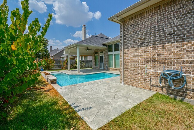 Building Photo - 28803 Davenport Dr