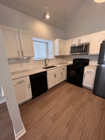 Building Photo - 808 Xavier Dr