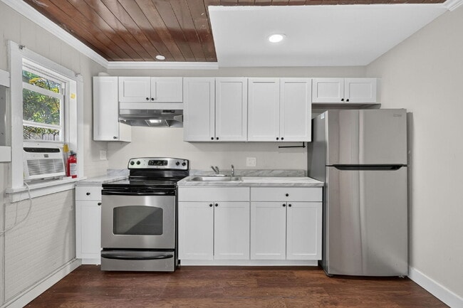 Building Photo - Lake Worth Beach Rental — Prime Location, Modern Comfort & Easy Coastal Living