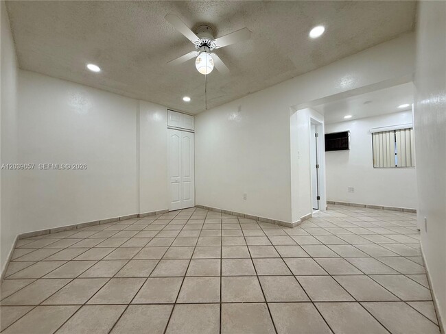 Building Photo - 561 W 39th St