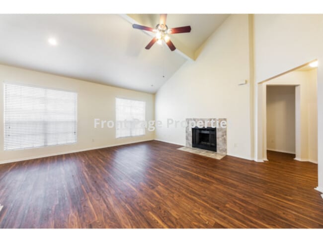 Building Photo - 1304 Danbury Sq