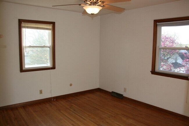 Building Photo - W 2nd St 1408-1410