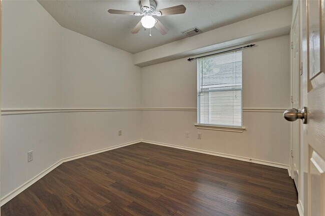 Building Photo - 218 W Stedhill Loop