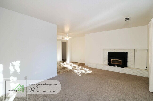 Building Photo - 2202 Canal Dr