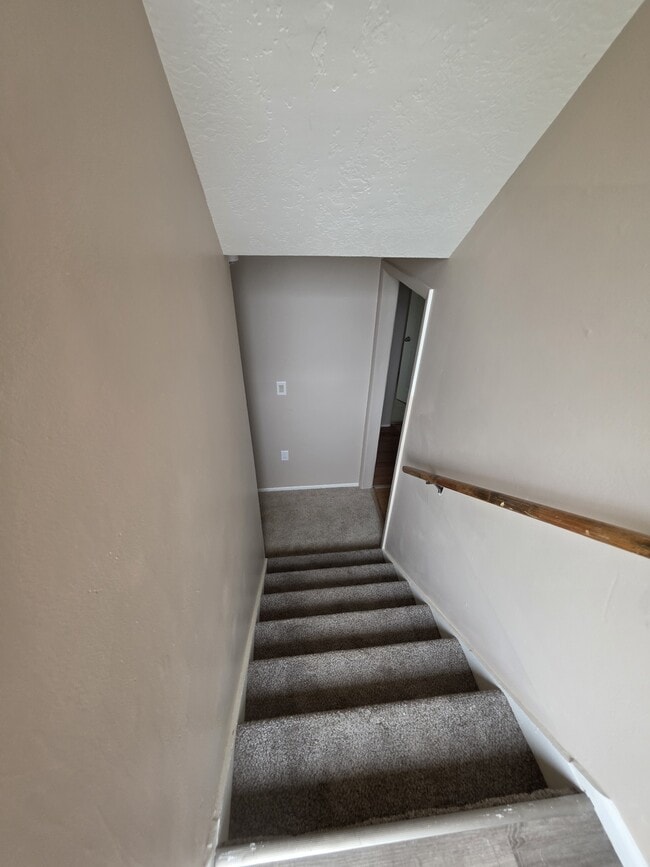 Building Photo - 360 Belaire Cir