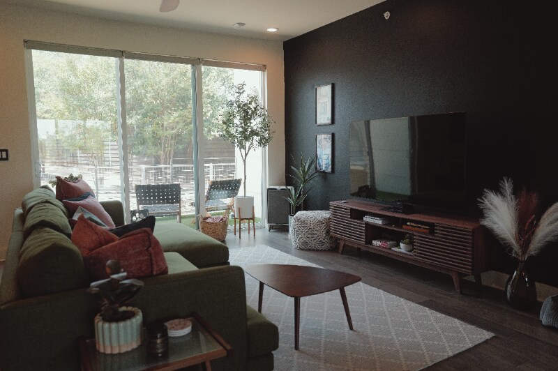 Building Photo - 604 N Bluff Dr