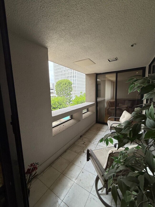 Building Photo - 2bed 2bath in Los Angeles