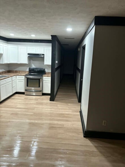 Building Photo - 324 Church St