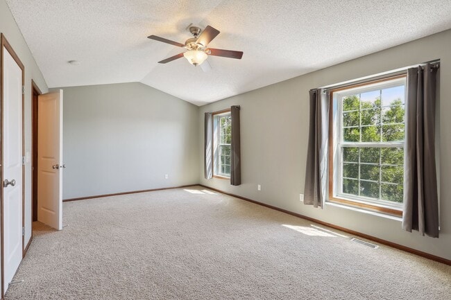 Building Photo - 15024 Farnham Ave N