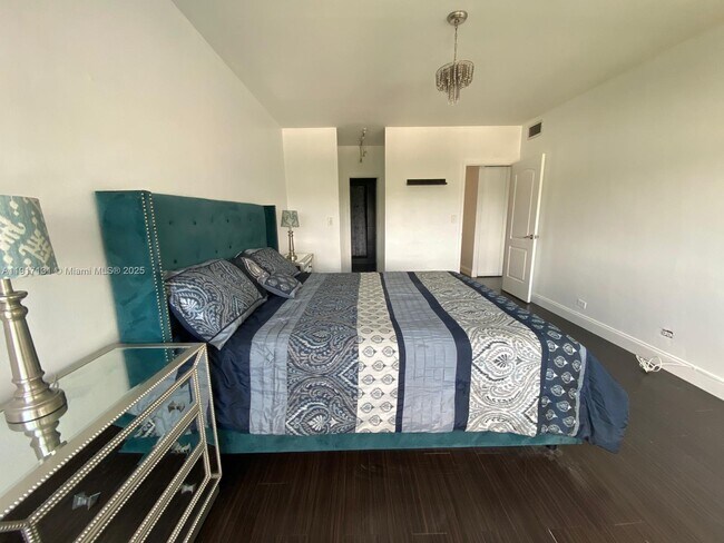 Building Photo - 7441 Wayne Ave