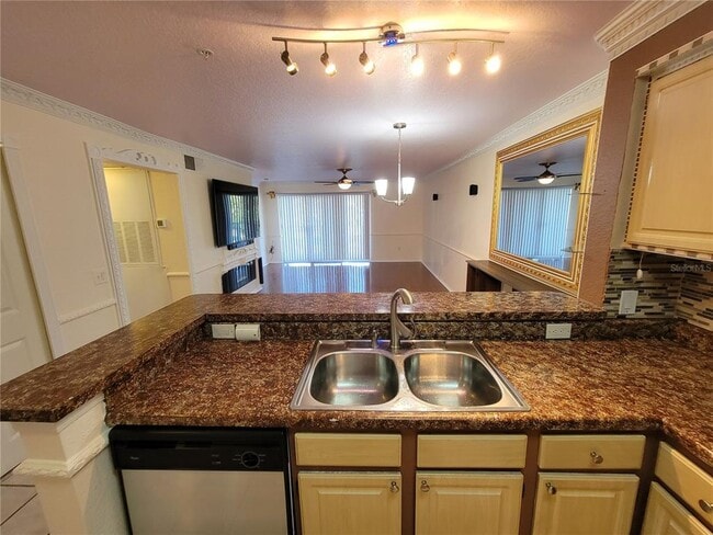 Building Photo - 14013 Fairway Island Dr