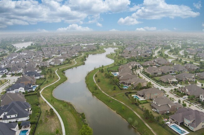 Building Photo - 16611 Highland Country Dr