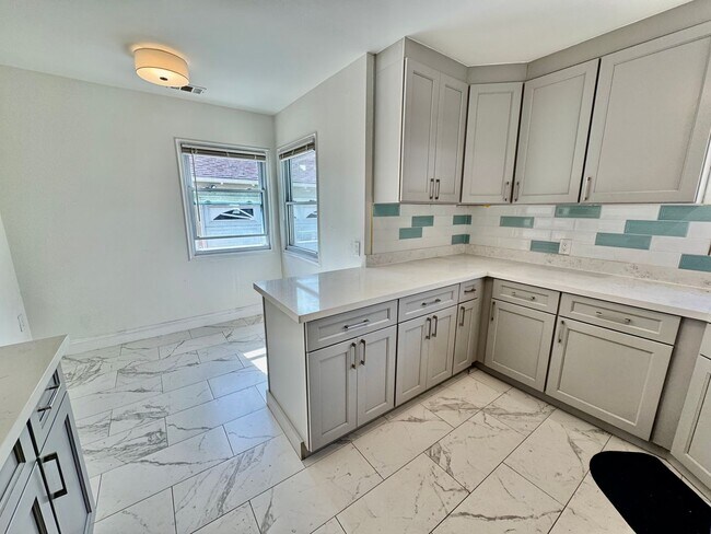 Building Photo - Remodeled 3Bed/2Bath Home in San Leandro –...