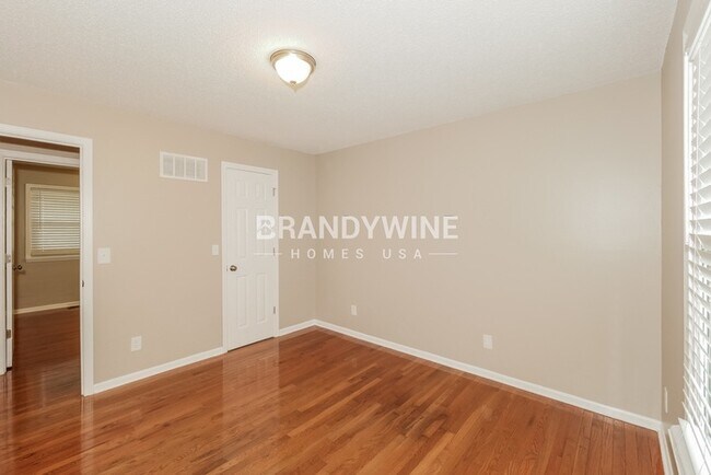 Building Photo - 4905 N White Ave