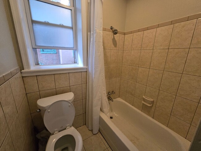 Building Photo - 4915 N 13th St