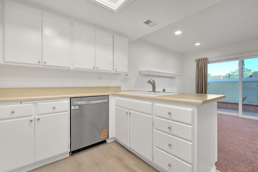 Building Photo - 26222 Fern Glen