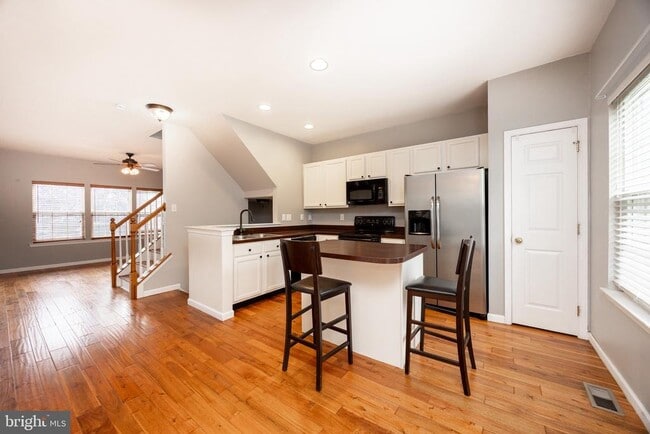 Building Photo - 2717 Fynamore Ln